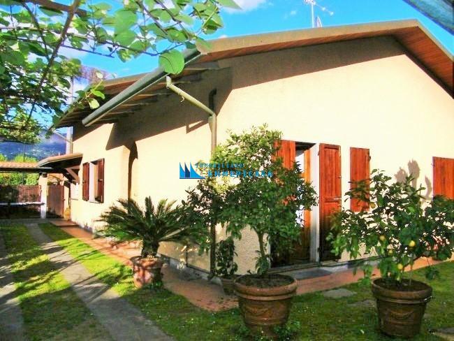 casa indipendente in affitto a Montignoso in zona Cinquale