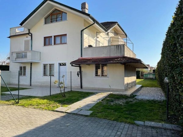 casa indipendente in affitto a Montignoso in zona Cervaiolo