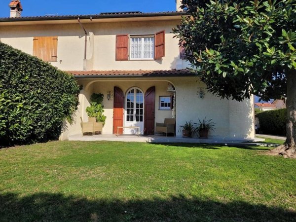 casa indipendente in affitto a Montignoso in zona Cinquale