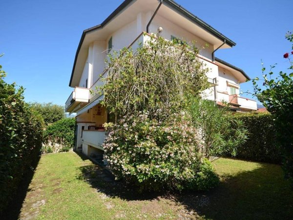 casa indipendente in affitto a Montignoso in zona Cinquale