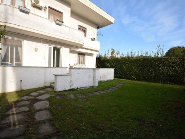 appartamento in affitto a Montignoso