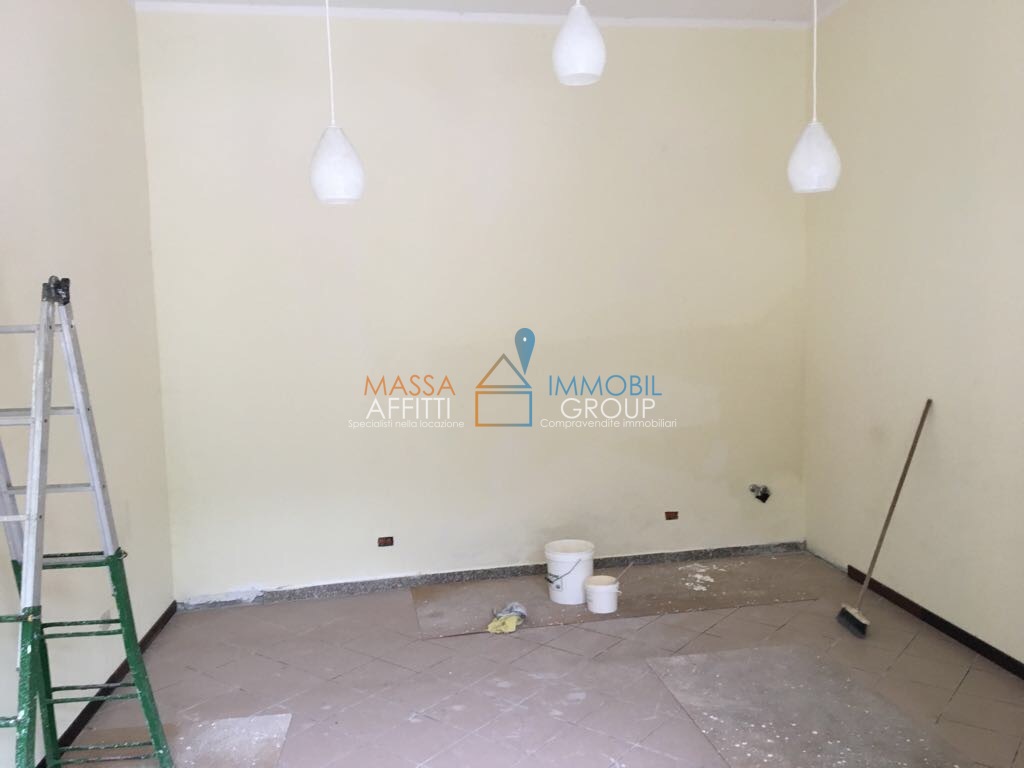 locale commerciale in affitto a Montignoso