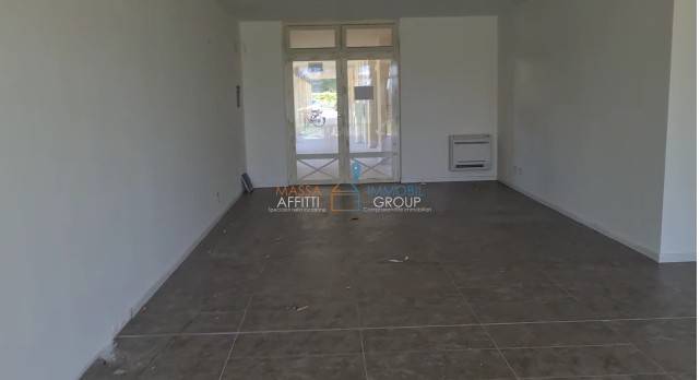 negozio in affitto a Montignoso in zona Cinquale