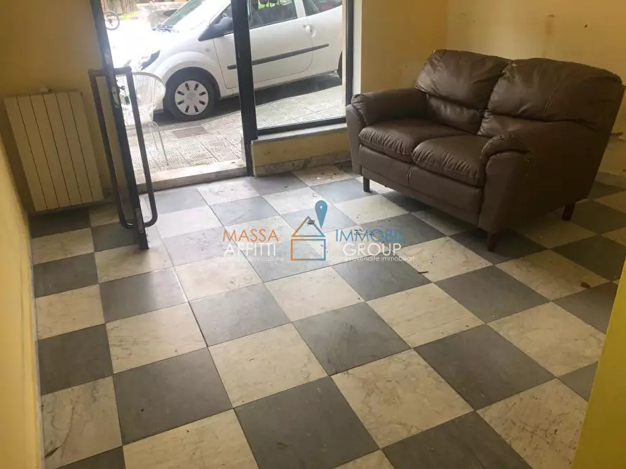 locale commerciale in affitto a Montignoso