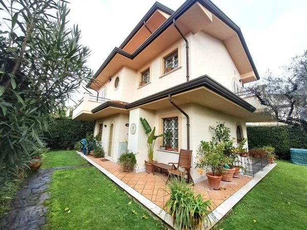 casa indipendente in affitto a Montignoso in zona Cinquale