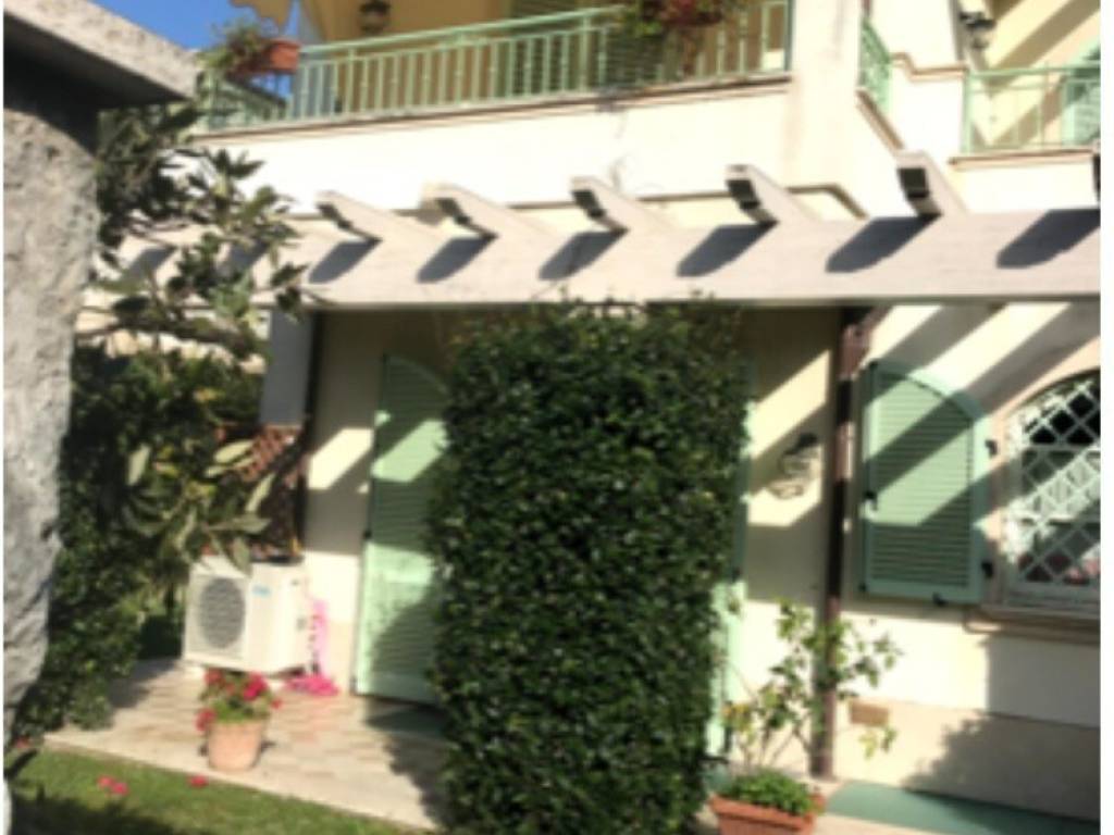 casa indipendente in affitto a Montignoso in zona Cinquale