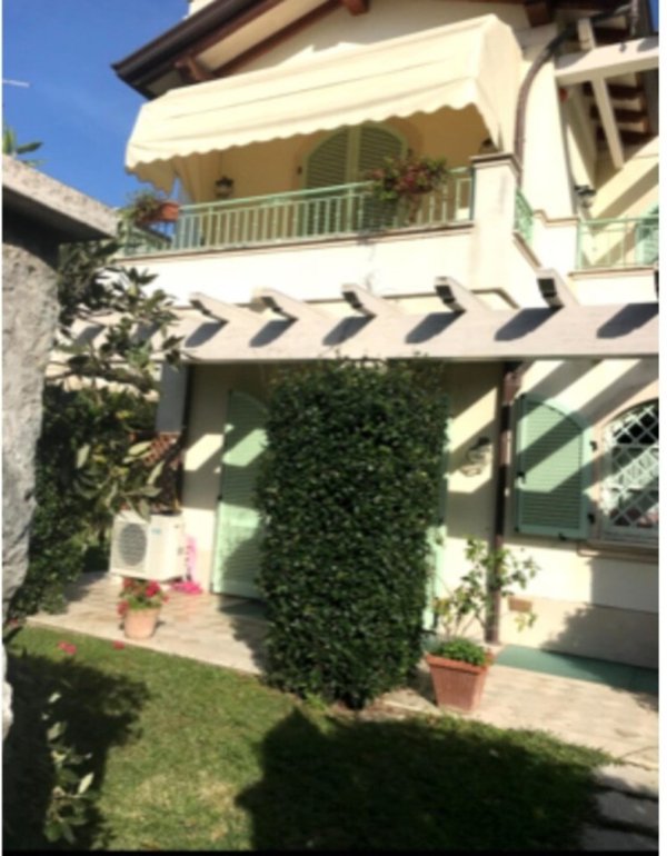 casa indipendente in affitto a Montignoso in zona Cinquale