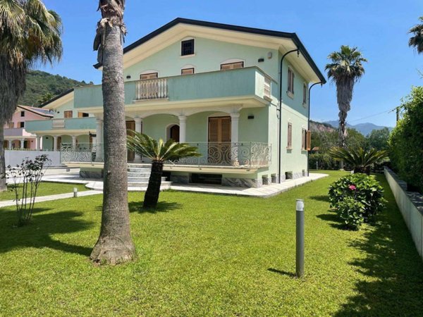 casa indipendente in affitto a Montignoso in zona Renella