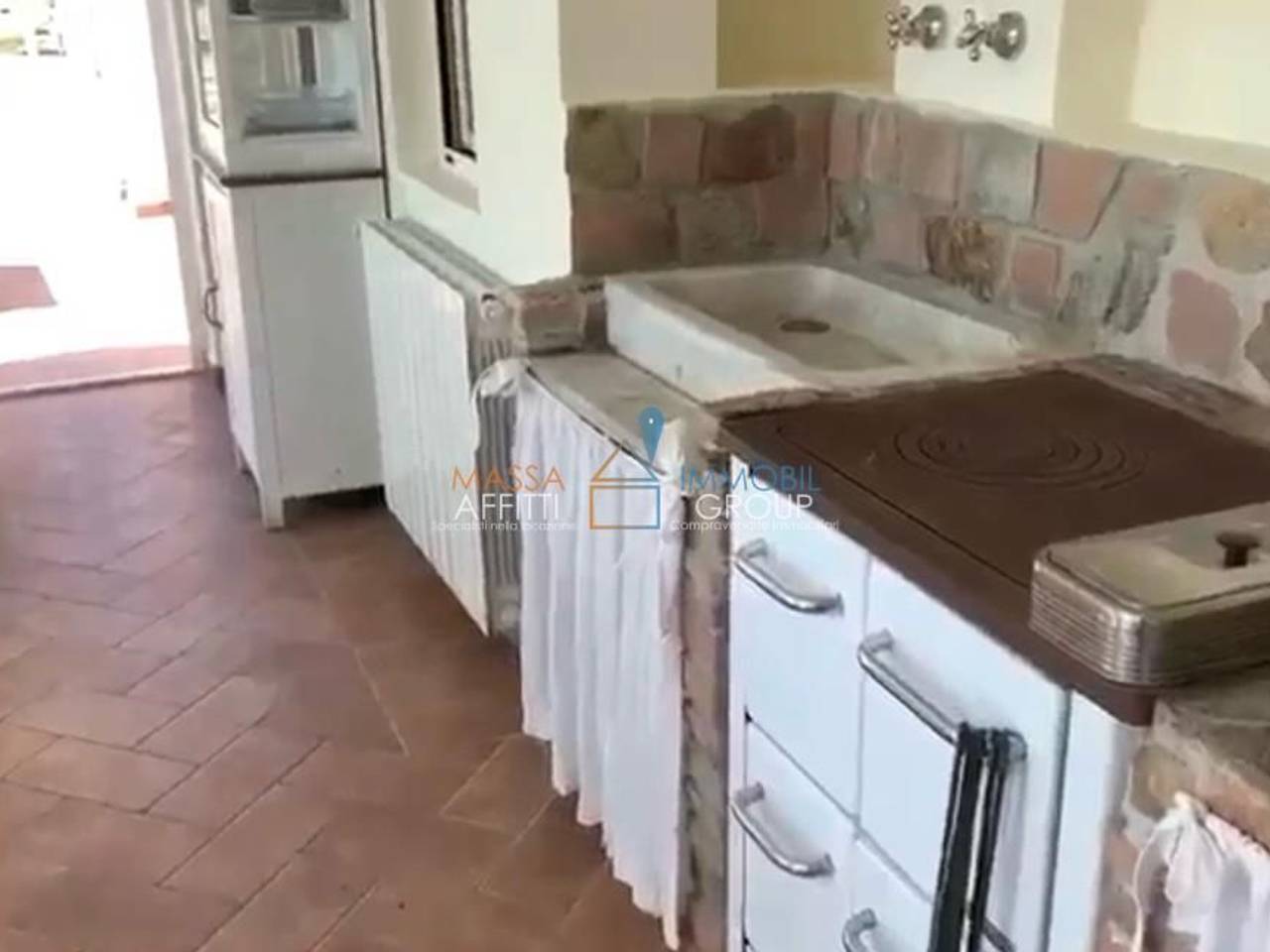 appartamento in affitto a Montignoso in zona Vietina
