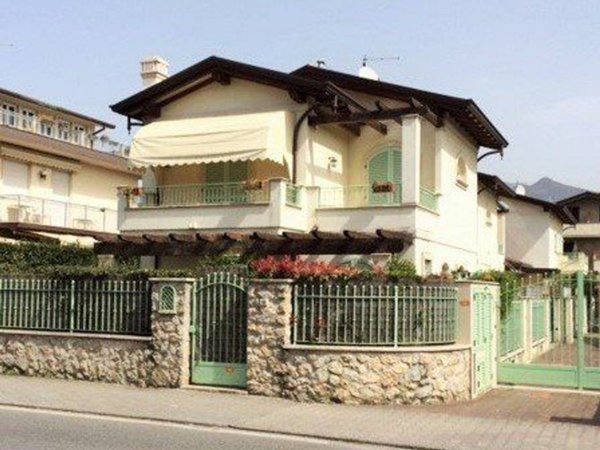 casa indipendente in affitto a Montignoso in zona Cinquale
