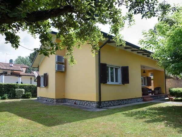 quadrivano in affitto a Montignoso in zona Cinquale