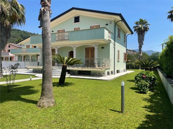 casa indipendente in affitto a Montignoso in zona Renella