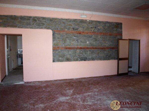 locale commerciale in affitto a Villafranca in Lunigiana