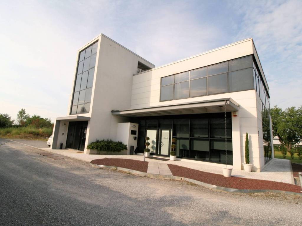 ufficio in affitto ad Altopascio in zona Spianate