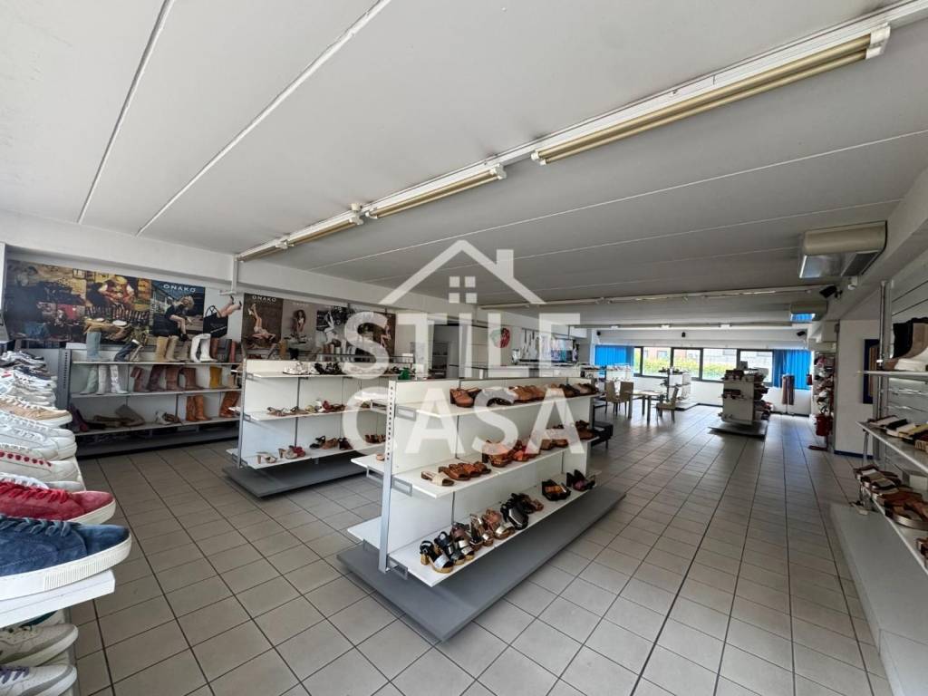 locale commerciale in affitto ad Altopascio
