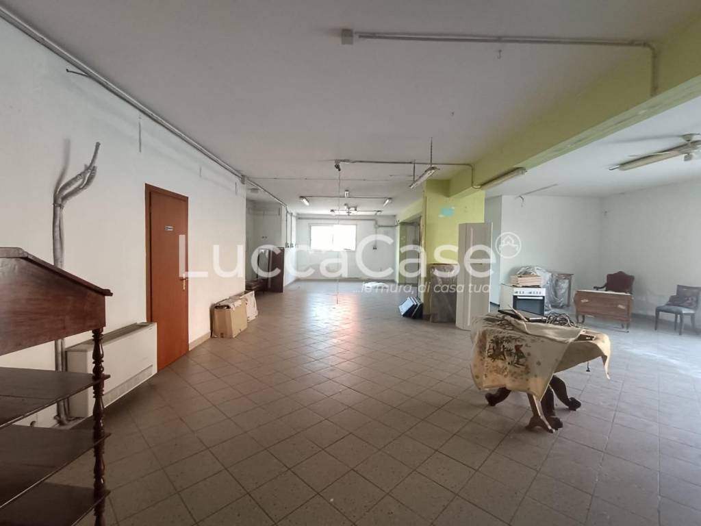 negozio in affitto ad Altopascio in zona Spianate