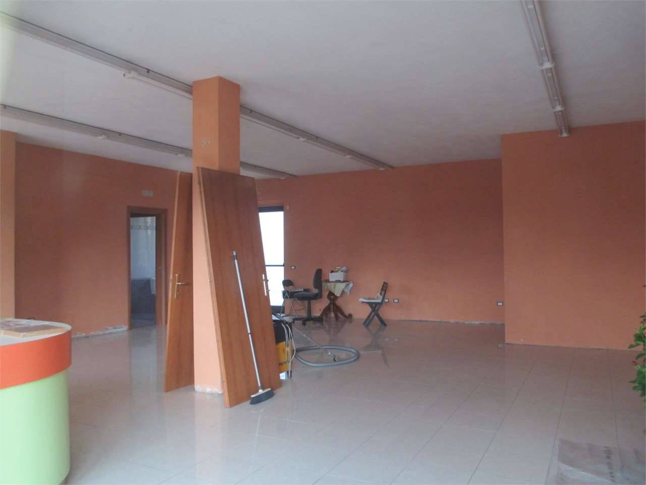 locale commerciale in affitto ad Altopascio in zona Badia Pozzeveri