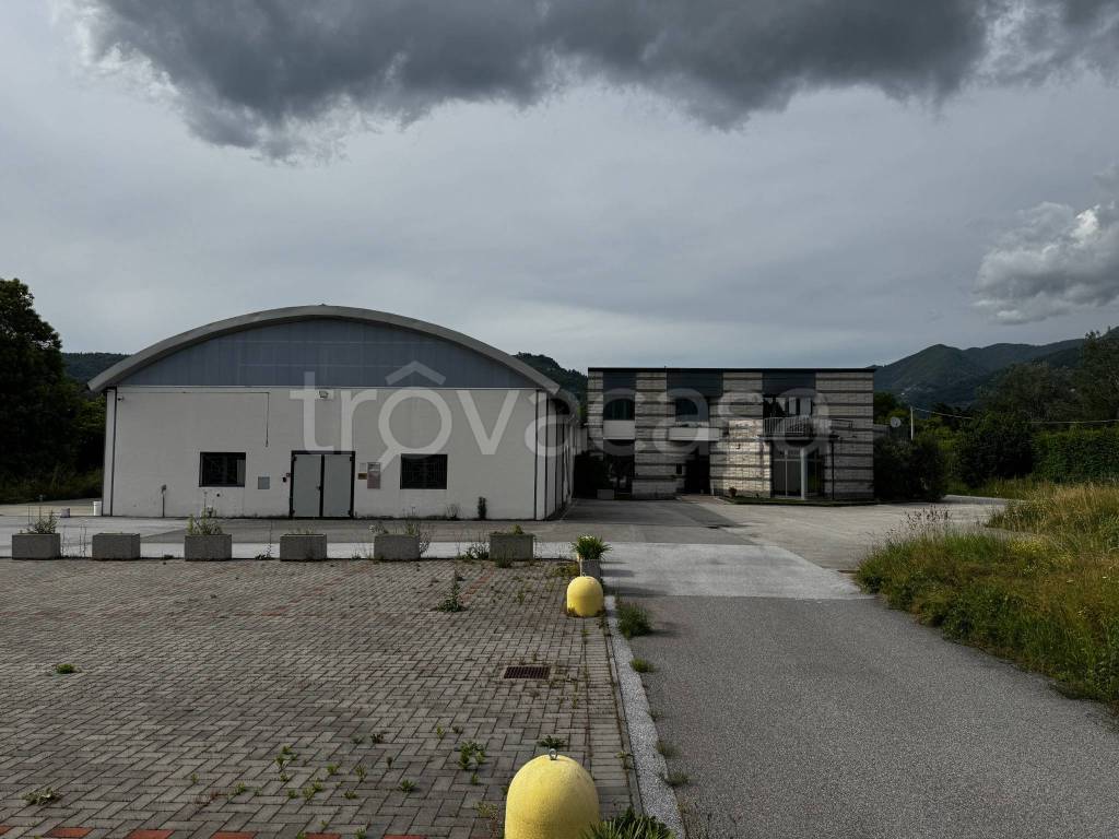 locale commerciale in affitto a Barga in zona San Pietro in Campo