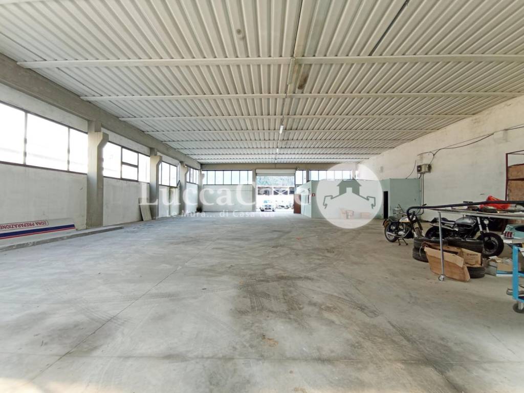 locale commerciale in affitto a Borgo a Mozzano
