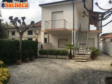 casa indipendente in affitto a Camaiore in zona Lido di Camaiore