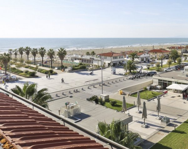 negozio in affitto a Camaiore in zona Lido di Camaiore
