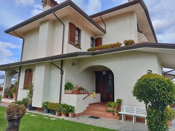 casa indipendente in affitto a Camaiore in zona Capezzano Pianore