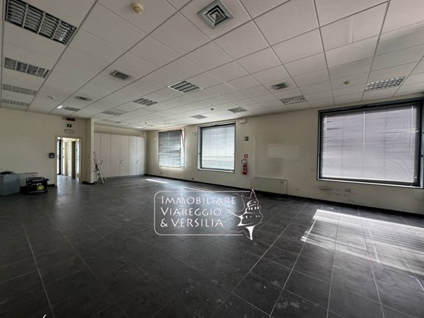 ufficio in affitto a Camaiore in zona Capezzano Pianore