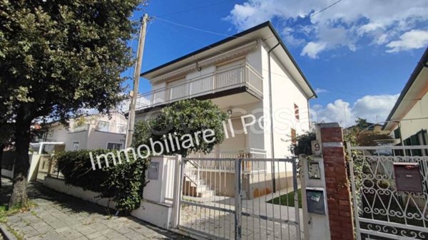 casa indipendente in affitto a Camaiore in zona Lido di Camaiore
