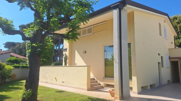 casa indipendente in affitto a Camaiore