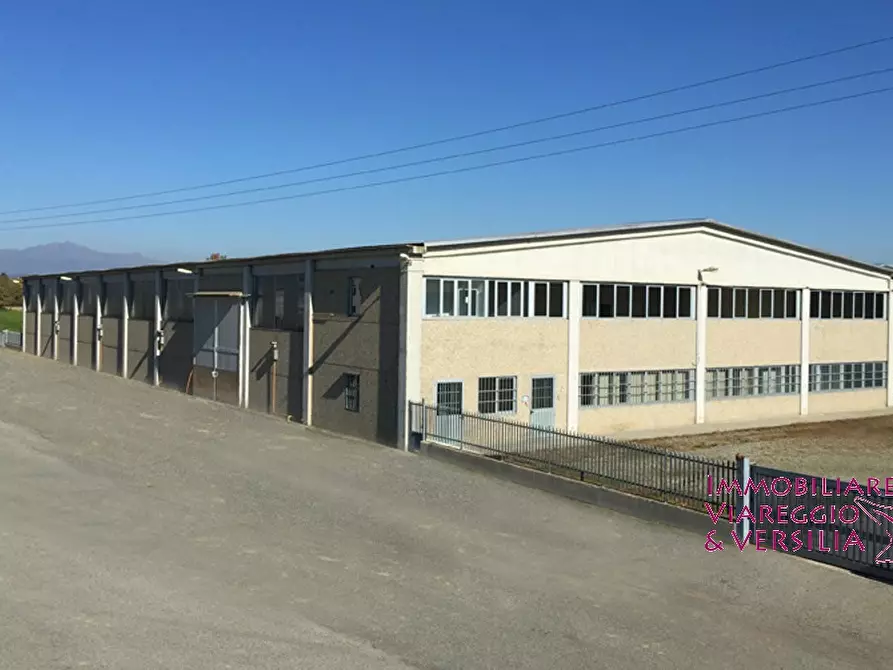 locale commerciale in affitto a Camaiore in zona Lido di Camaiore