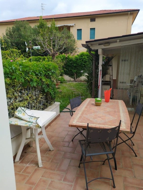 casa indipendente in affitto a Camaiore in zona Lido di Camaiore