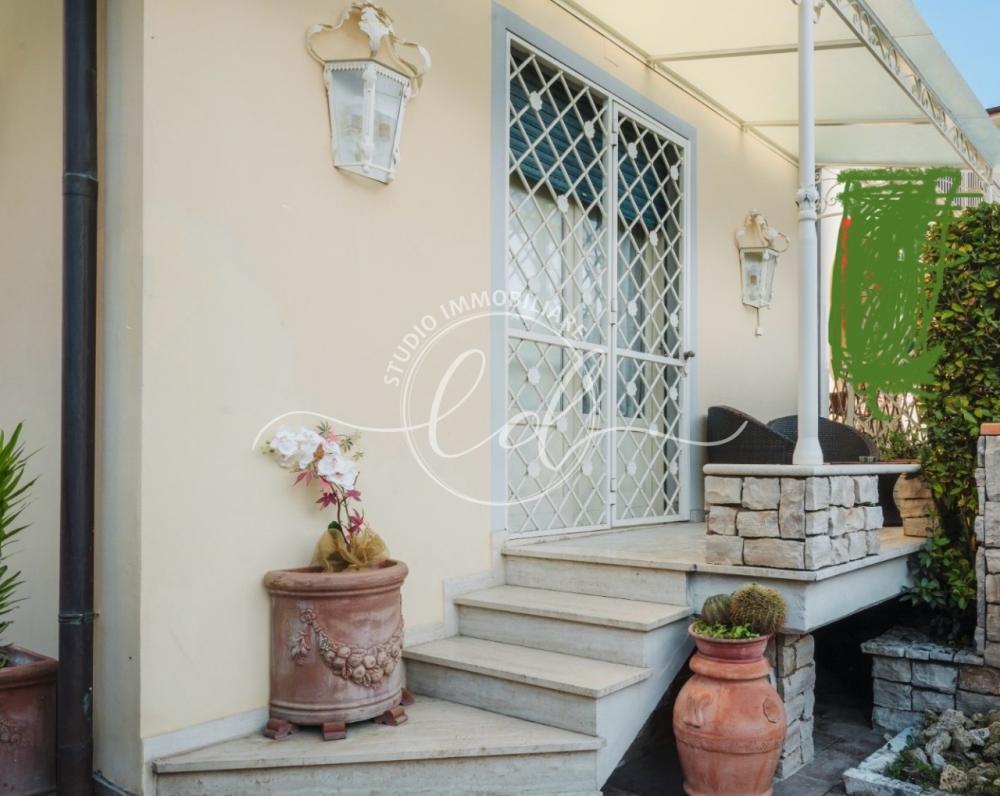 casa indipendente in affitto a Camaiore in zona Lido di Camaiore