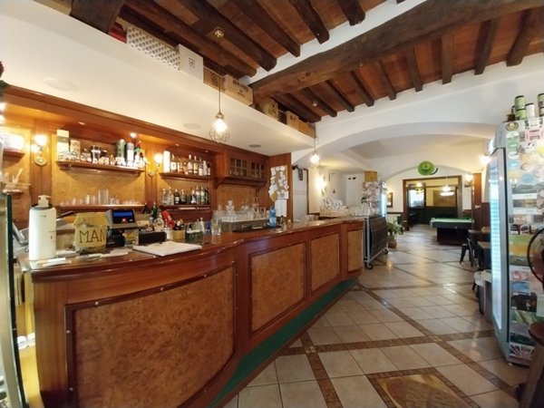 locale commerciale in affitto a Camaiore
