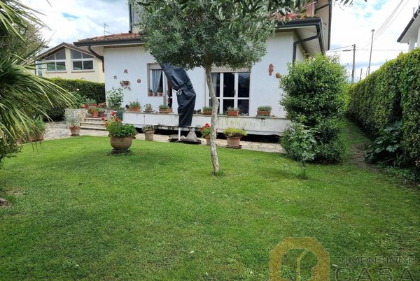 casa indipendente in affitto a Camaiore in zona Lido di Camaiore