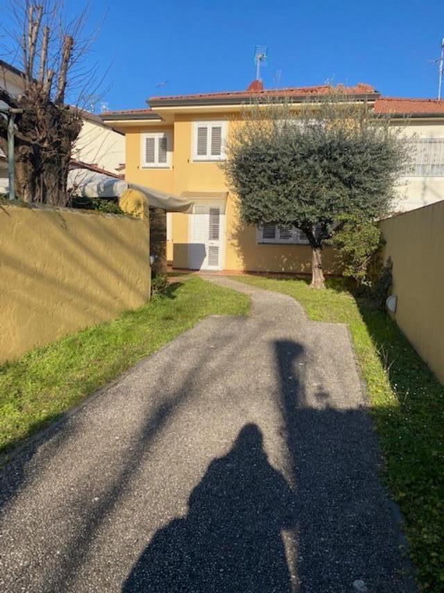 casa indipendente in affitto a Camaiore in zona Lido di Camaiore