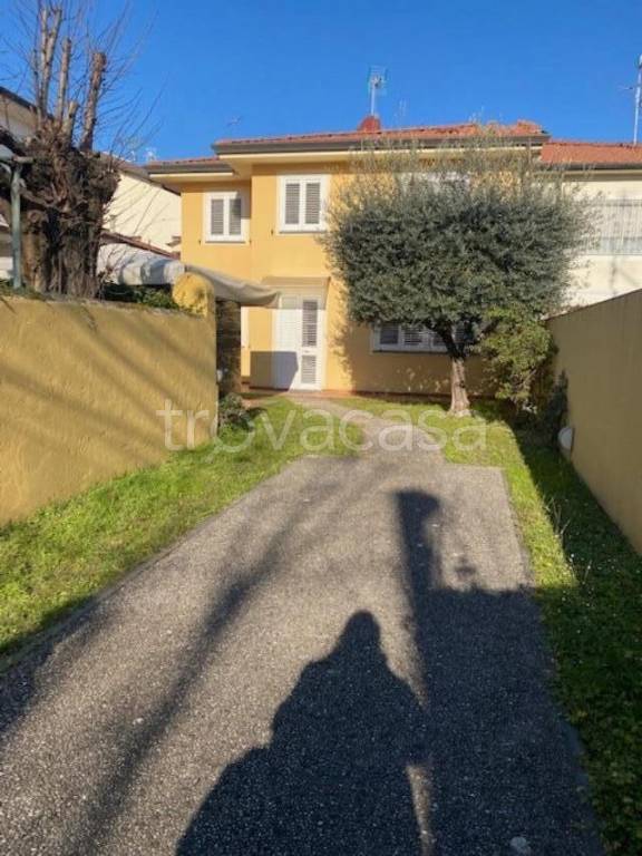 casa indipendente in affitto a Camaiore in zona Lido di Camaiore