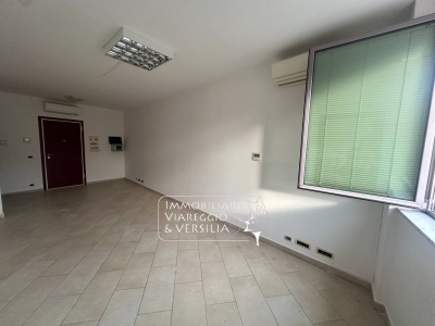ufficio in affitto a Camaiore in zona Lido di Camaiore
