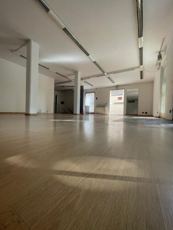 locale commerciale in affitto a Camaiore