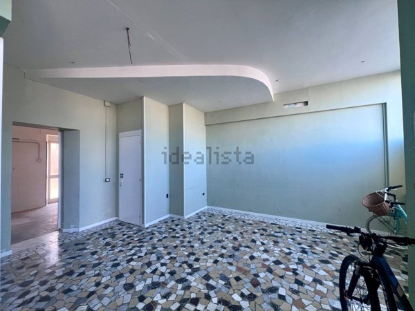 locale commerciale in affitto a Camaiore in zona Lido di Camaiore