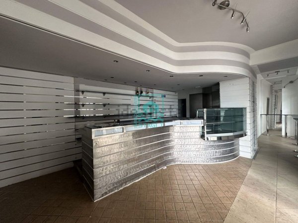 negozio in affitto a Camaiore in zona Lido di Camaiore