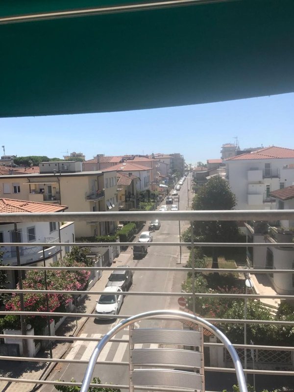 negozio in affitto a Camaiore in zona Lido di Camaiore