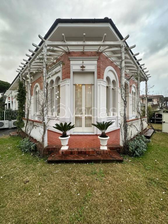 casa indipendente in affitto a Camaiore in zona Lido di Camaiore