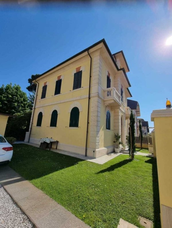 casa indipendente in affitto a Camaiore in zona Lido di Camaiore