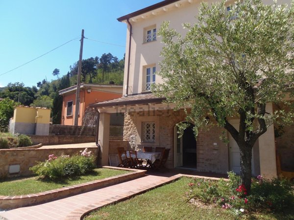 casa indipendente in affitto a Camaiore