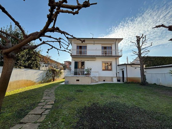 casa indipendente in affitto a Camaiore in zona Lido di Camaiore