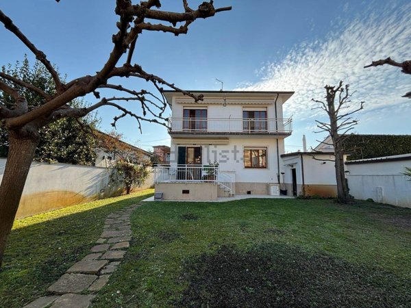 casa indipendente in affitto a Camaiore in zona Lido di Camaiore