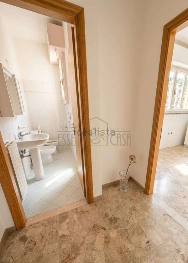 ufficio in affitto a Camaiore in zona Lido di Camaiore