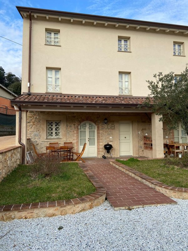 casa indipendente in affitto a Camaiore
