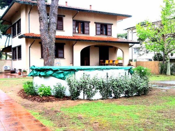 casa indipendente in affitto a Camaiore