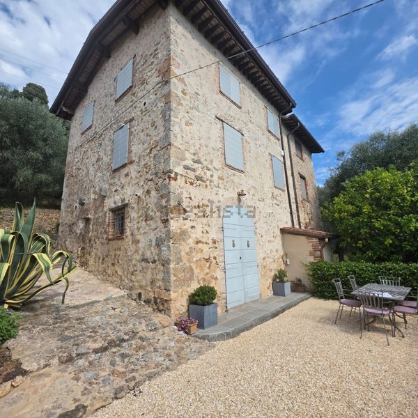 casa indipendente in affitto a Camaiore in zona Santa Lucia